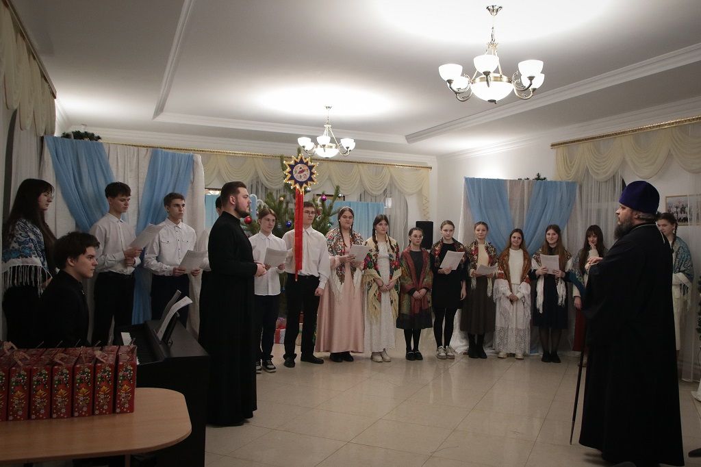 Православная молодежь поздравила епископа Сергия с Рождением в мир Христа Спасителя