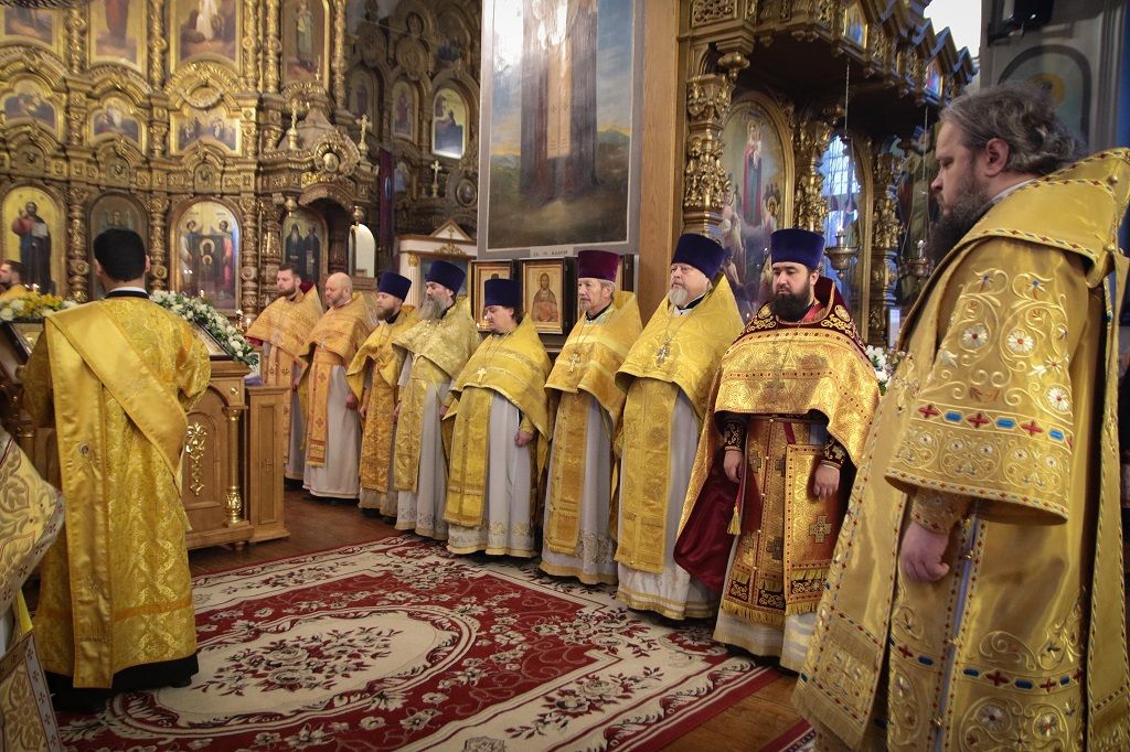 Божественная литургия в Знаменском кафедральном соборе