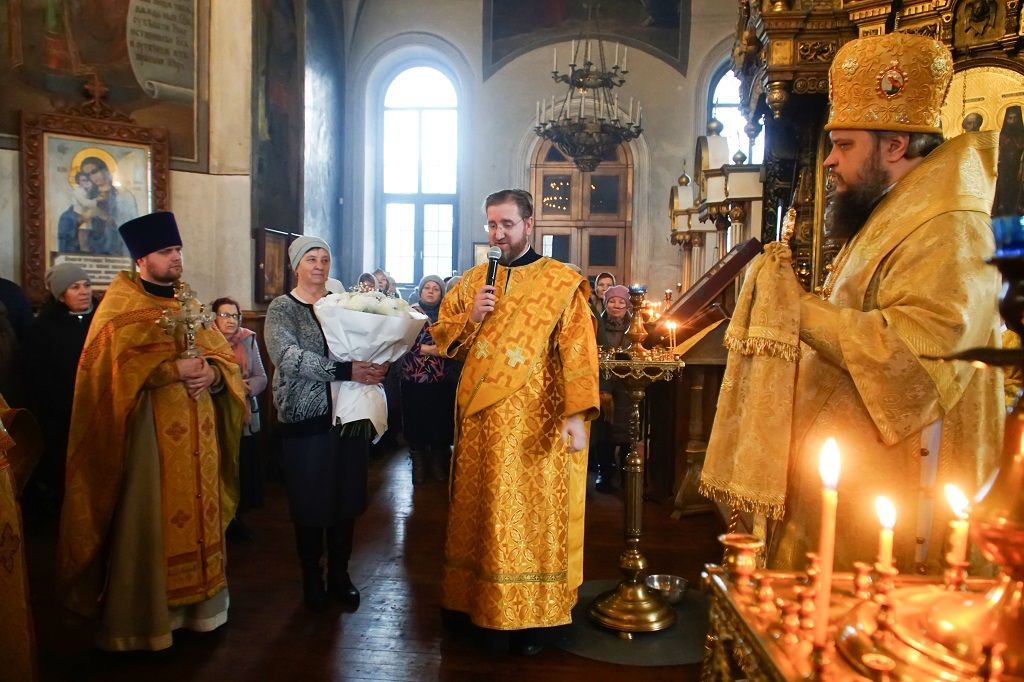 Божественная литургия в Знаменском кафедральном соборе