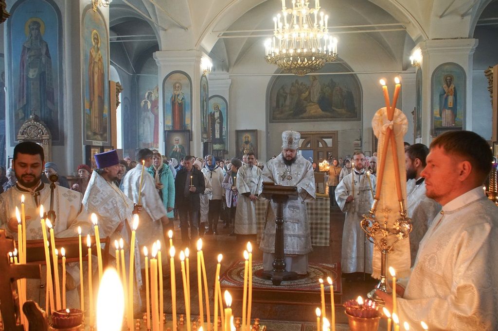 Богослужение в день поминовения усопших четвертой седмицы Великого поста