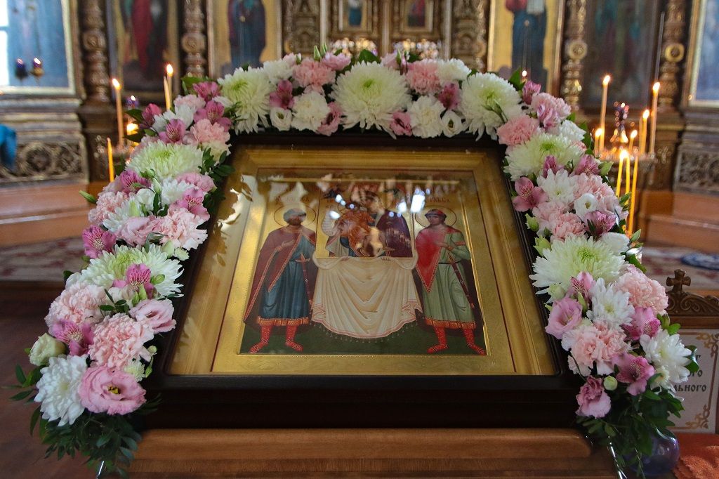 Епископ Сергий совершил утреню с чтением акафиста Пресвятой Богородице