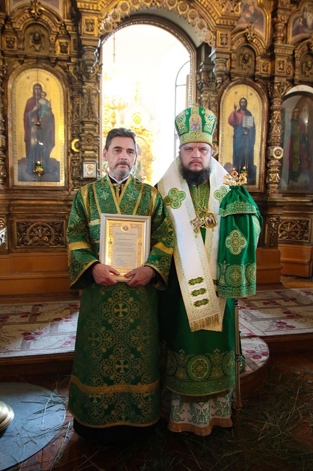Сотруднику Знаменского кафедрального собора вручили благодарственное письмо