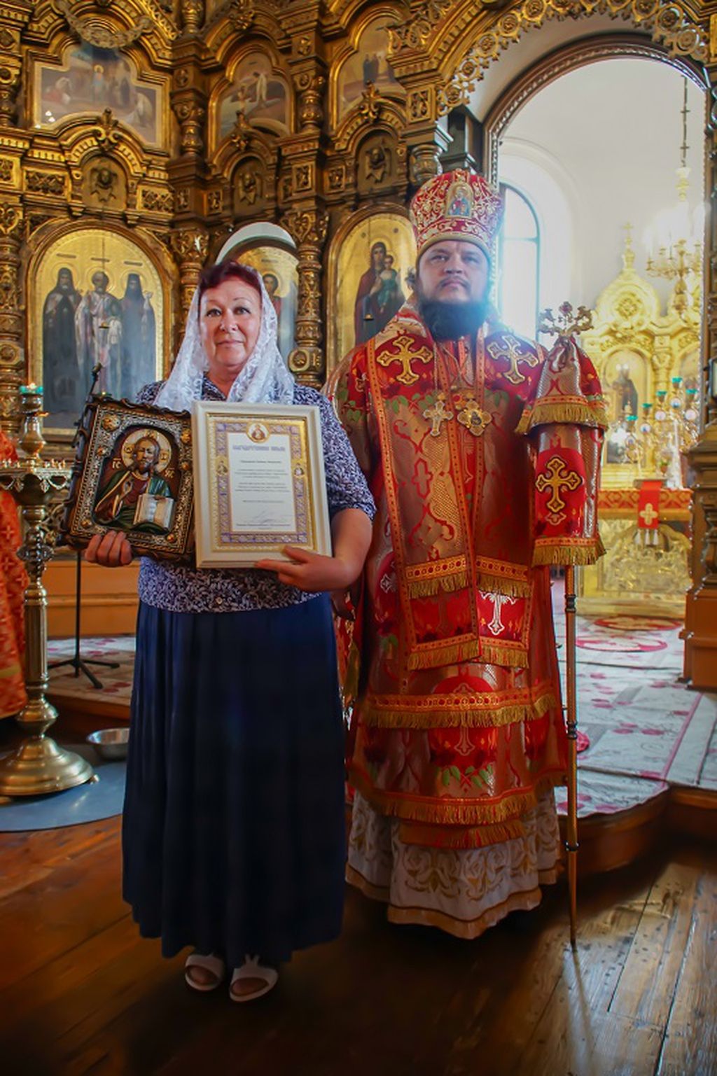 Сотруднице Знаменского кафедрального собора вручили благодарственное письмо