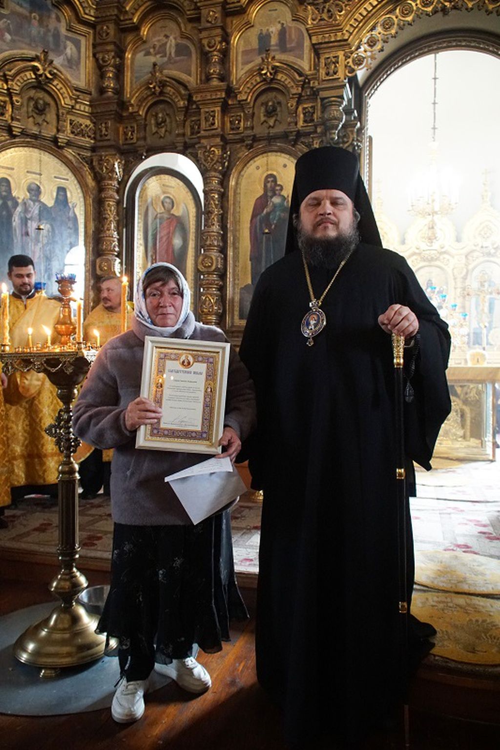 Бывшей сотруднице Знаменского кафедрального собора вручили благодарственное письмо