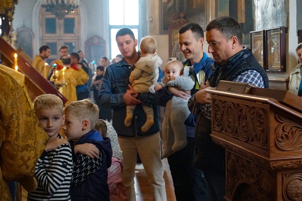 Божественная литургия в Знаменском кафедральном соборе