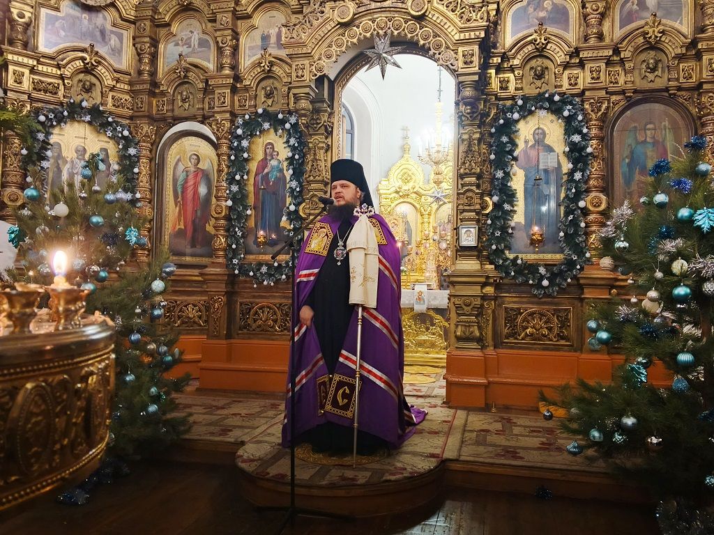 Архипастырь совершил богослужение Великой вечерни