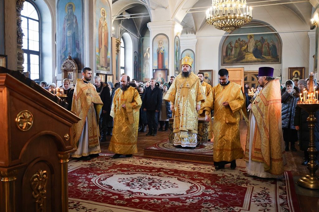 Божественная литургия в Знаменском кафедральном соборе г. Борисоглебска
