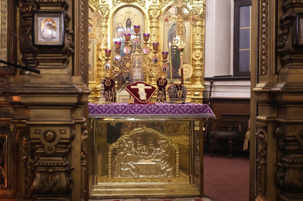 Всенощное бдение с чином выноса Честного и Животворящего Креста