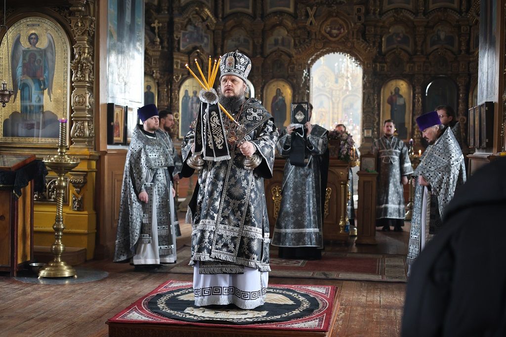 Епископ Сергий совершил Литургию Преждеосвященных Даров в день памяти святителя Луки (Войно-Ясенецкого), архиепископа Крымского