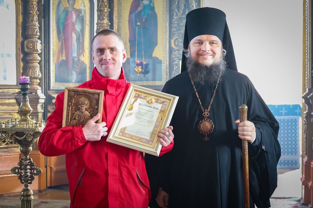 Волонтеру Знаменского кафедрального собора вручили благодарственное письмо