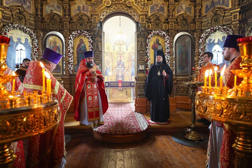 Божественная литургия в день памяти святых жен-мироносиц