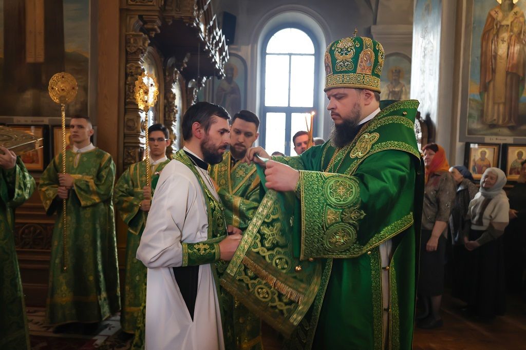 Клирику Знаменского кафедрального собора была вручена Патриаршая награда