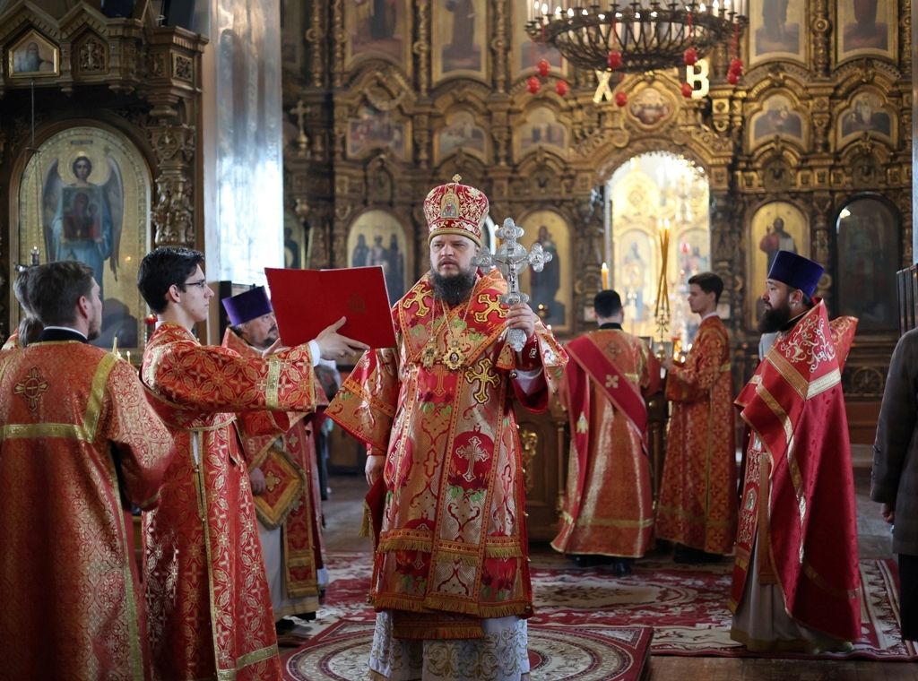 Архиерейское богослужение в Неделю о расслабленном