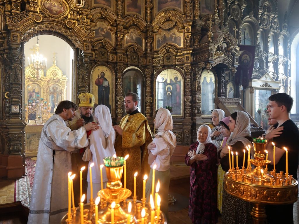 Неделя Всех святых в Знаменском кафедральном соборе